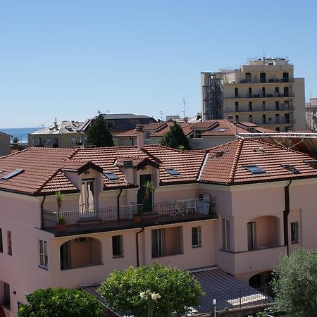 לואנו Hotel Residence Mirafiori מראה חיצוני תמונה
