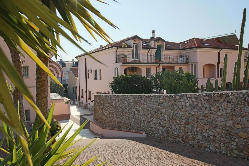 לואנו Hotel Residence Mirafiori מראה חיצוני תמונה