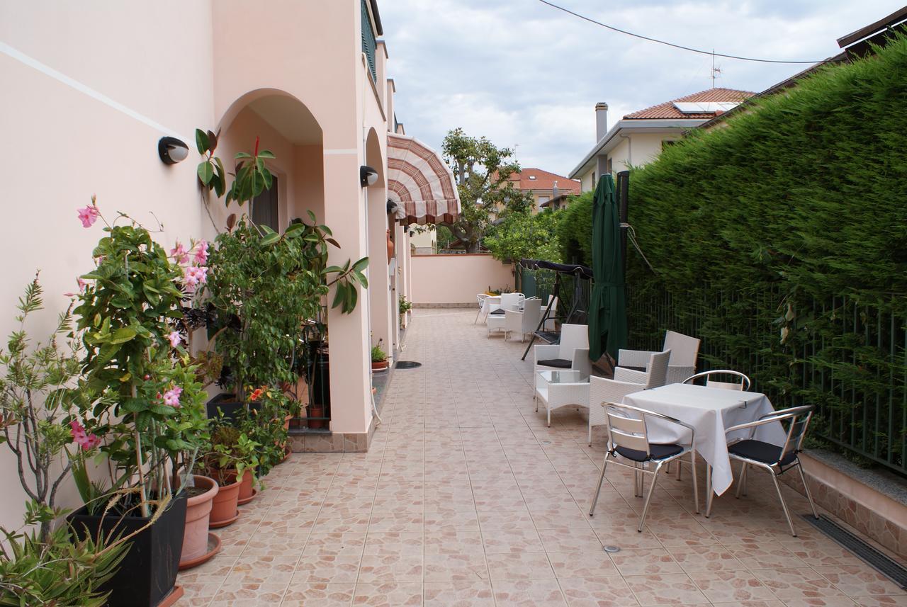לואנו Hotel Residence Mirafiori מראה חיצוני תמונה